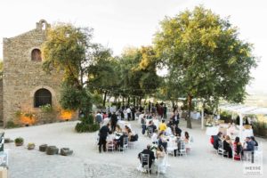 Momento aperitivo in esterni nel castello