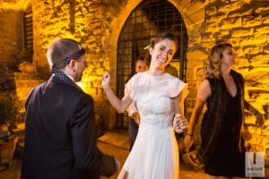La sposa balla e si diverte