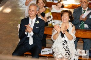 applauso in chiesa