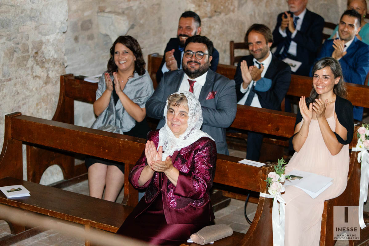 applauso in chiesa